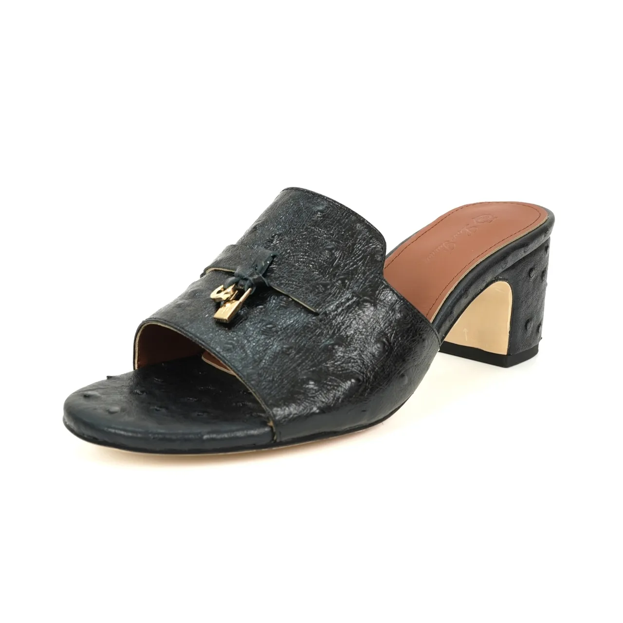 👟👟Ex-factory price 440👟👟 Genuine leather sole +30 suede sheepskin slippers with a strap decorated with Loro Piana My Charms charms and decorated with tone-on-tone stitching. Sophisticated and feminine, it pairs well with both city and resort looks. For those looking for an elegant upgrade, the summer glamor slipper is known for its slim open-back silhouette. size: 35-44 (custom-made sizes 43 and 44 are non-returnable) Upper: imported suede sheep leather (sheep), cowhide ostrich pattern, cowhide snake pattern Lining: imported high-grade mixed sheep silk Heel height: 5.5CM